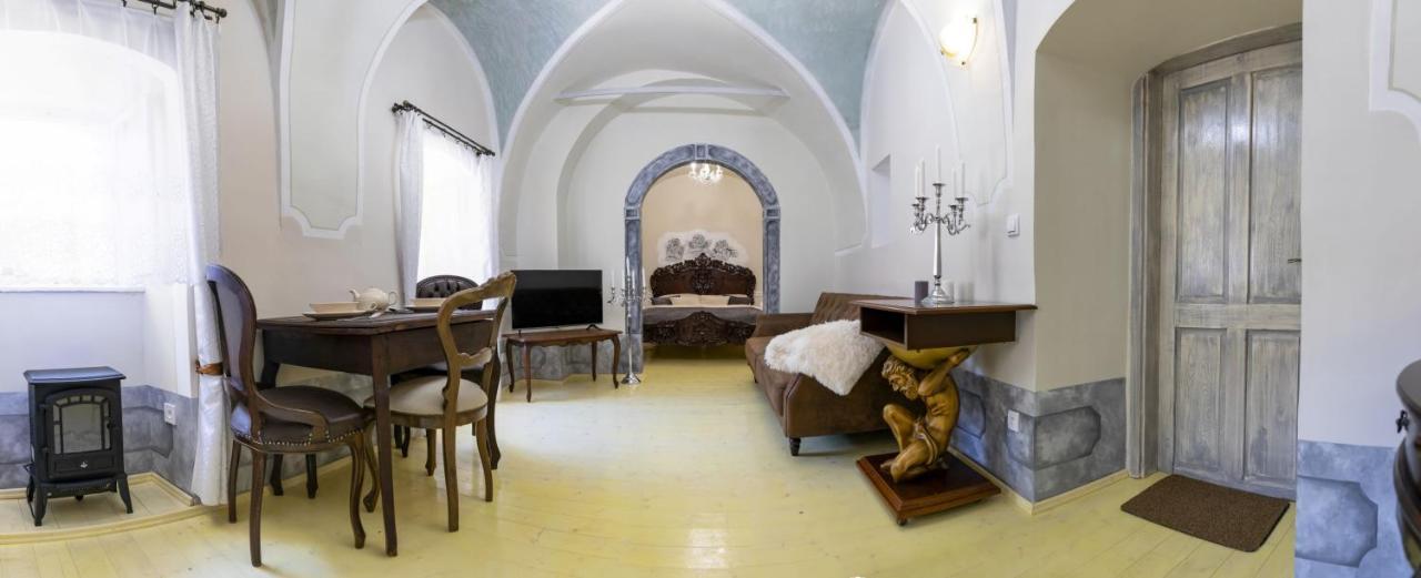 Apartman Charlotte V Dome So Studnou Na Streche Banská Štiavnica Eksteriør bilde