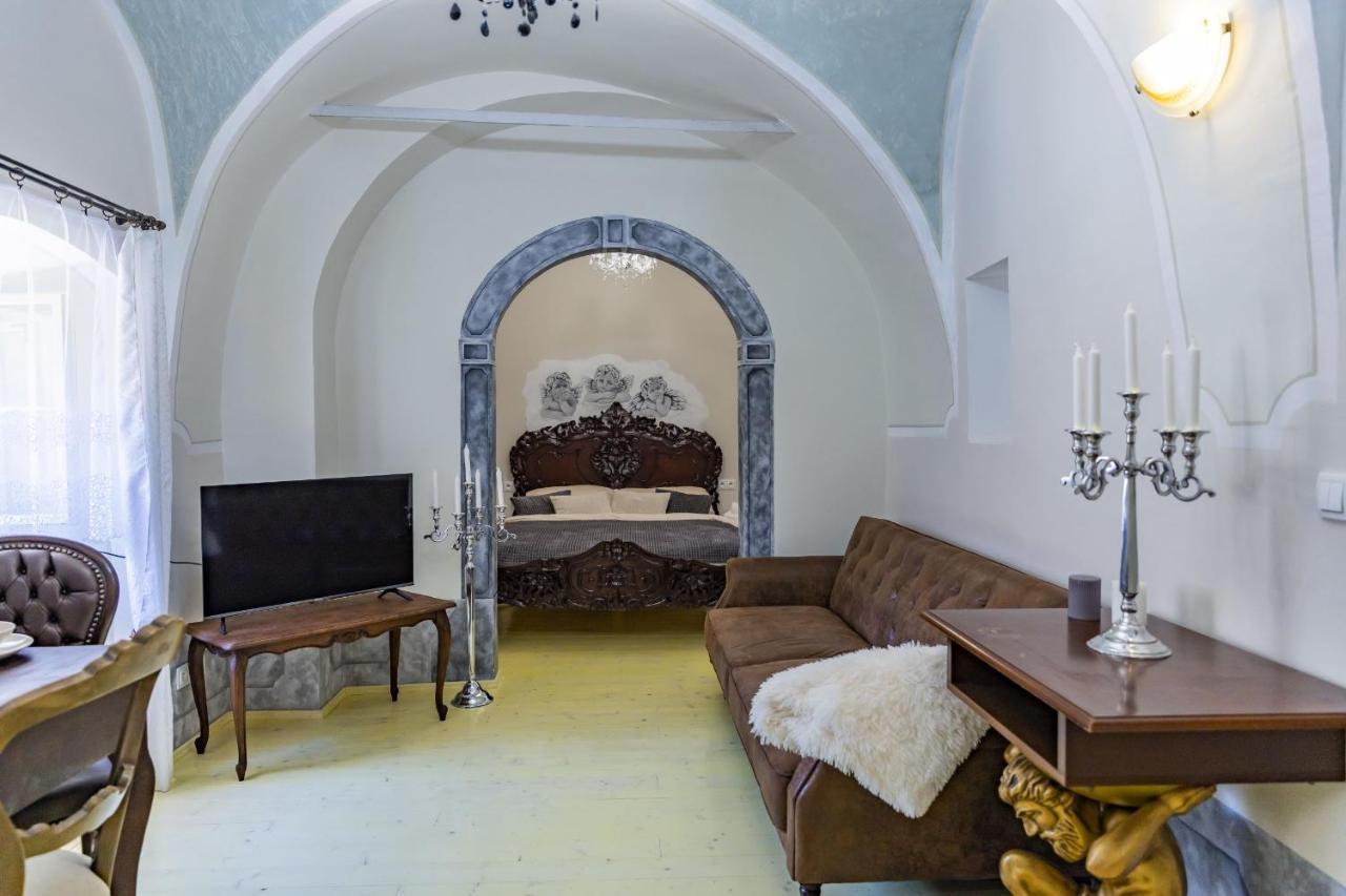 Apartman Charlotte V Dome So Studnou Na Streche Banská Štiavnica Eksteriør bilde