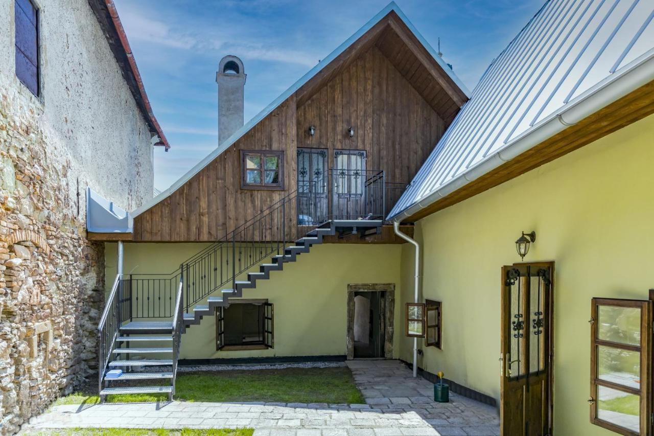 Apartman Charlotte V Dome So Studnou Na Streche Banská Štiavnica Eksteriør bilde